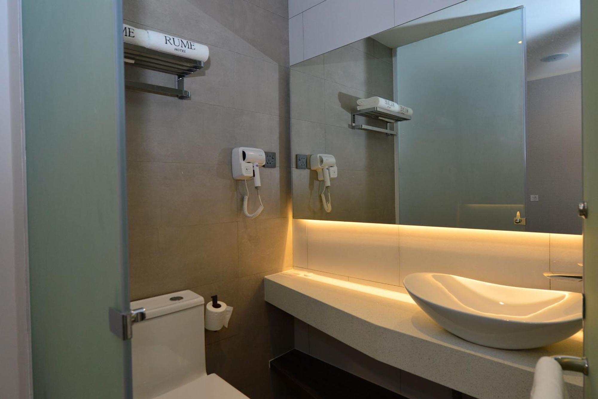 Rume Hotel Kuching Kültér fotó